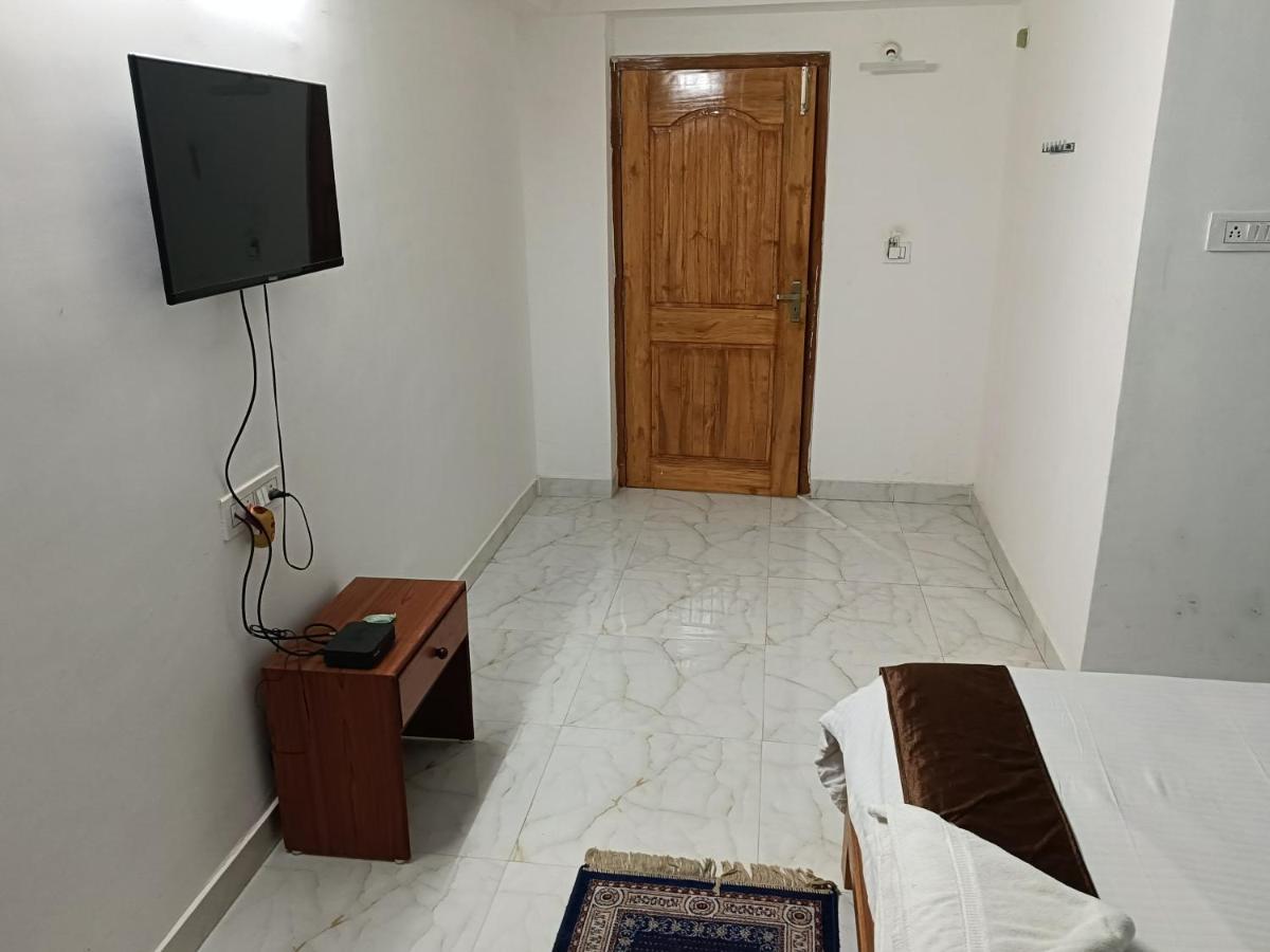 Hotel Atithi Grand Guwahati Bagian luar foto