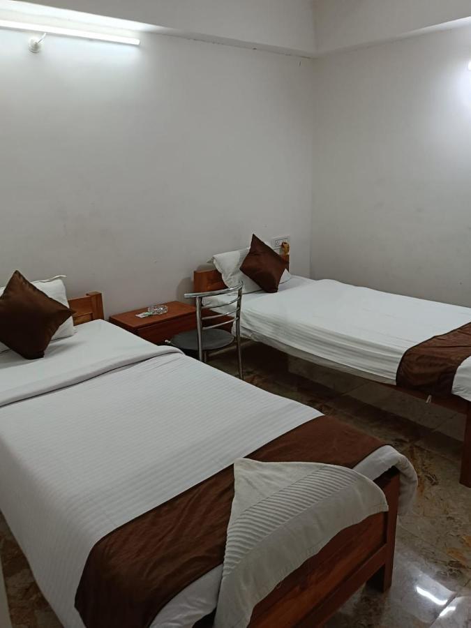 Hotel Atithi Grand Guwahati Bagian luar foto