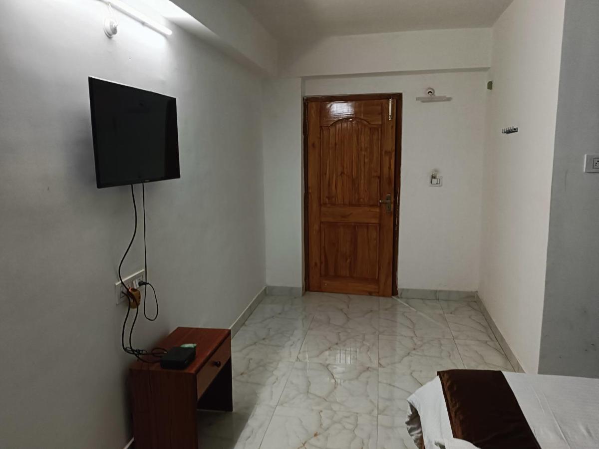 Hotel Atithi Grand Guwahati Bagian luar foto