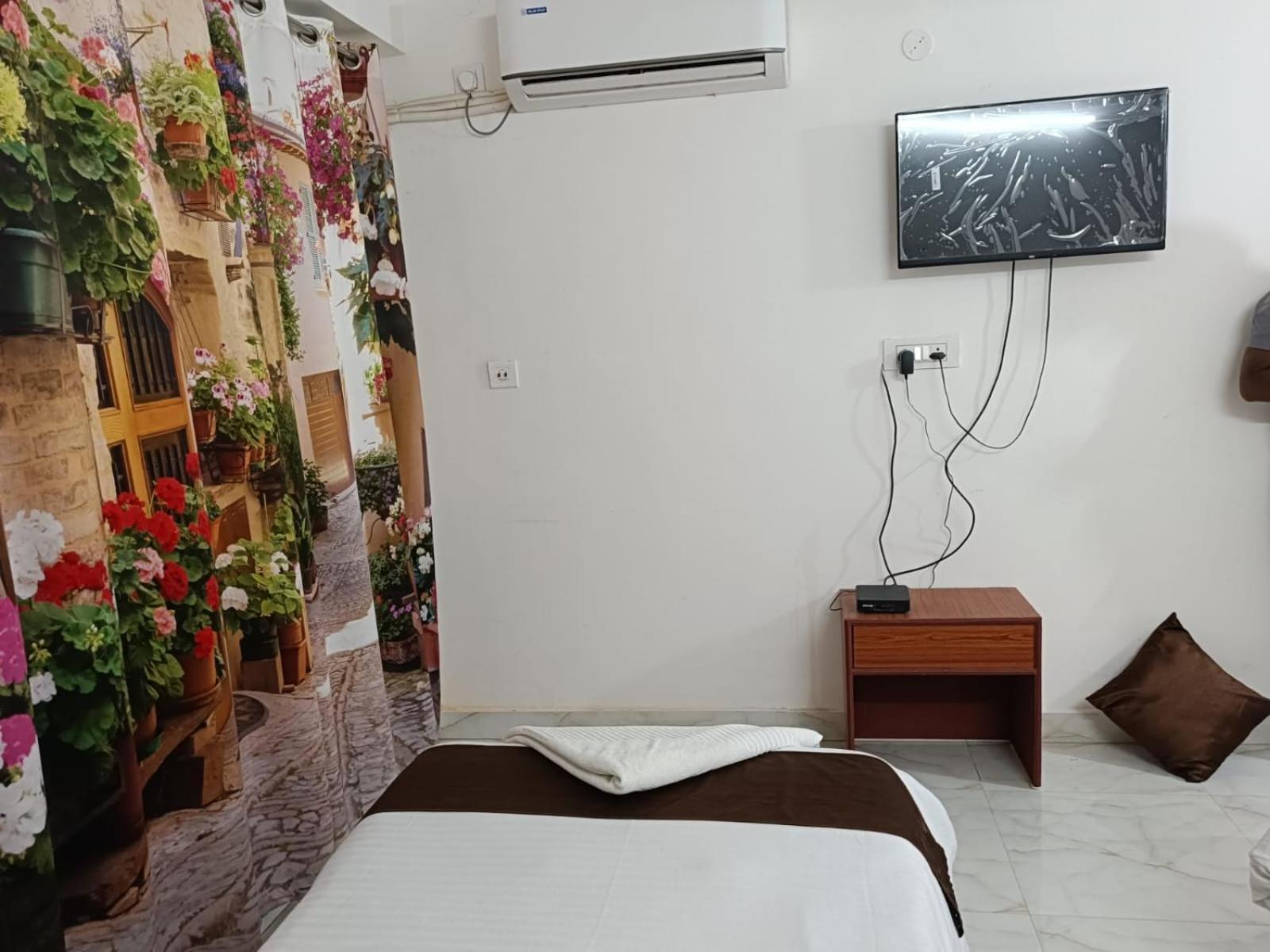 Hotel Atithi Grand Guwahati Bagian luar foto